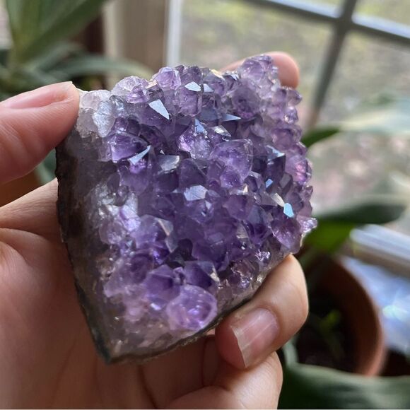 All natural, beautiful, amethyst, crystal cluster. 148 g 3.75 x 3” 740 CTW. - Picture 6 of 10